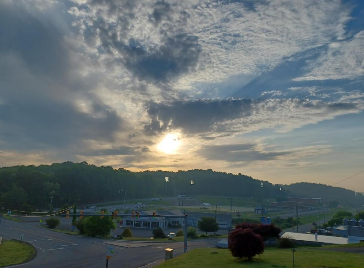 Knob Hill Motor Lodge Hillsville Eksteriør billede